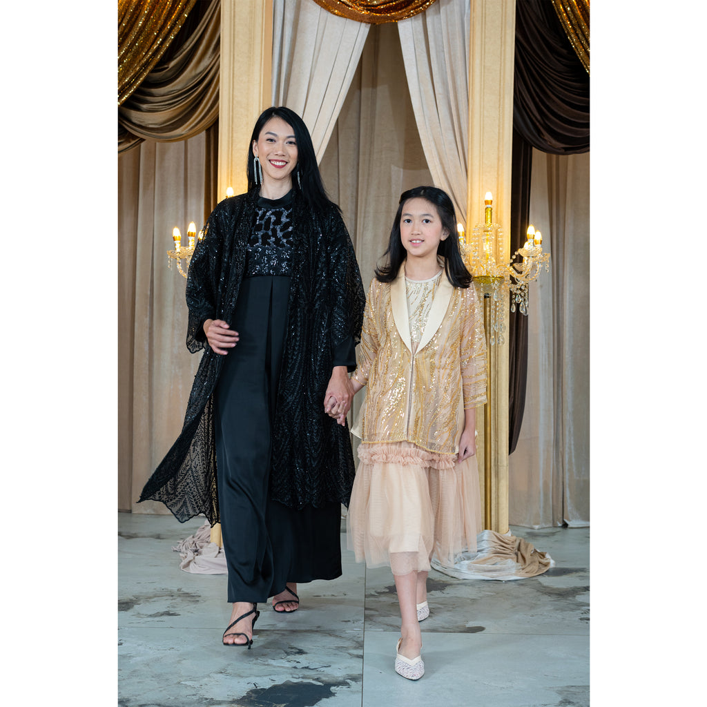 Mi Vida Signature Black irana lace long outer (7483182219287)